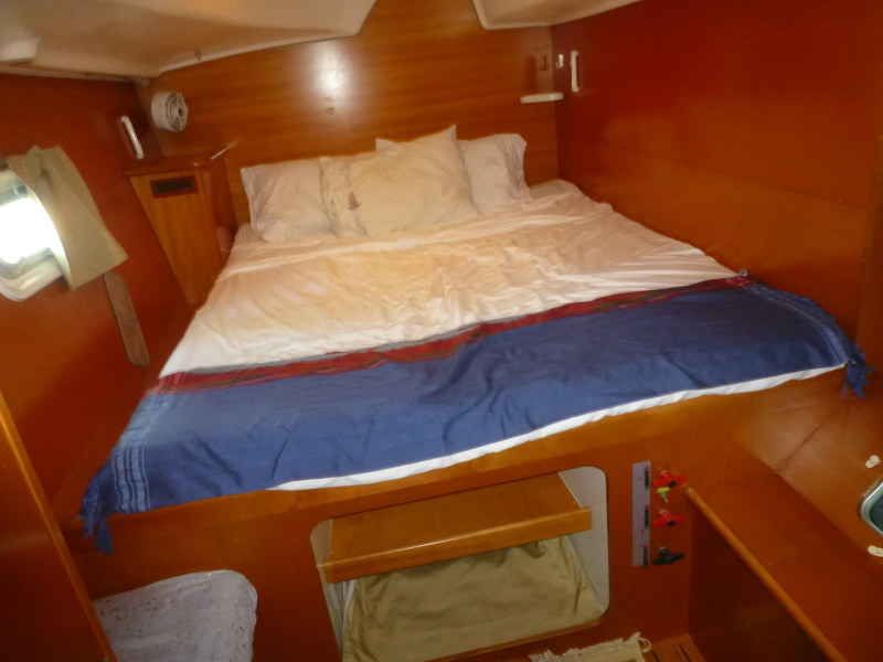 Used Sail Catamaran for Sale 2002 Lagoon 380 Layout & Accommodations